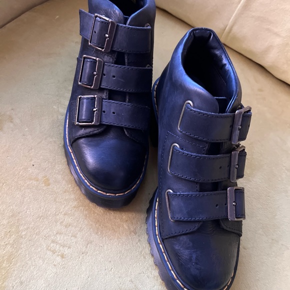 Doc Martens Coppola Wyoming leather heeled ankle boots bootie - size 6. - Picture 6 of 6